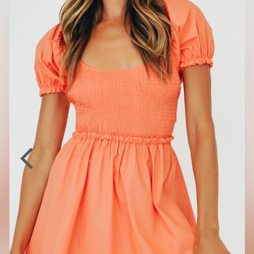 Spring mini dress with open back // Salmon colour